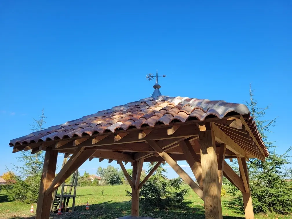 Fabrication d'un kiosque de jardin à Parisot, entre Lavaur et Gaillac