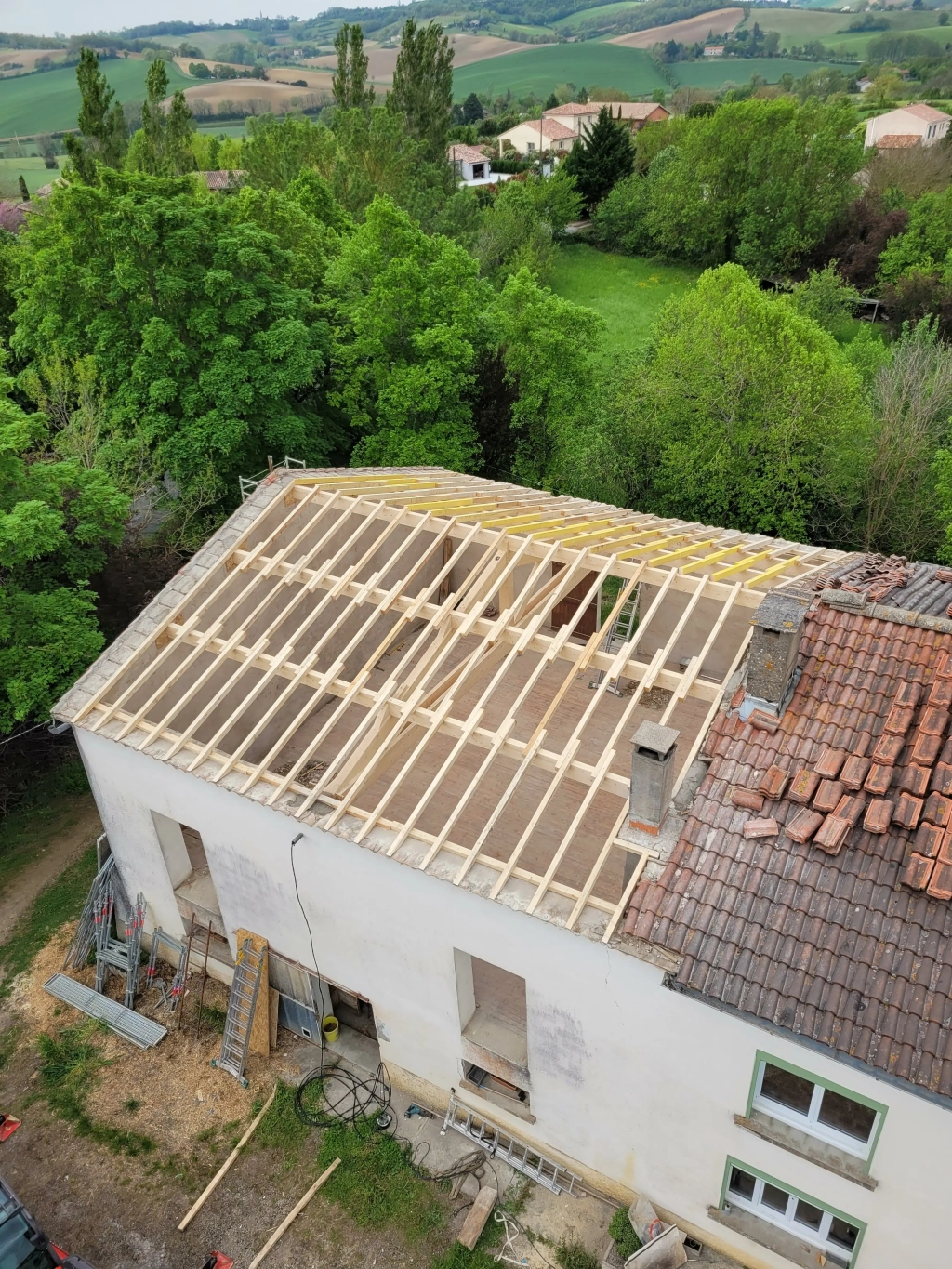 Fabrication et pose d'une charpente traditionnelle à Fiac