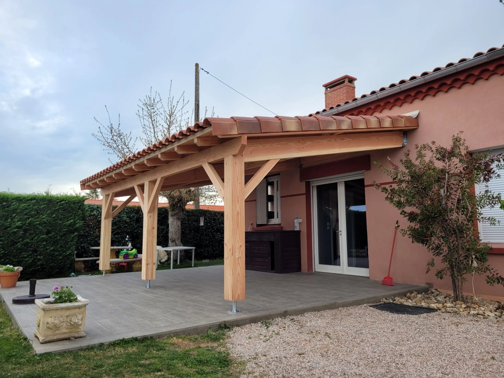 Fabrication d'un auvent, terrasse couverte, à Lavaur