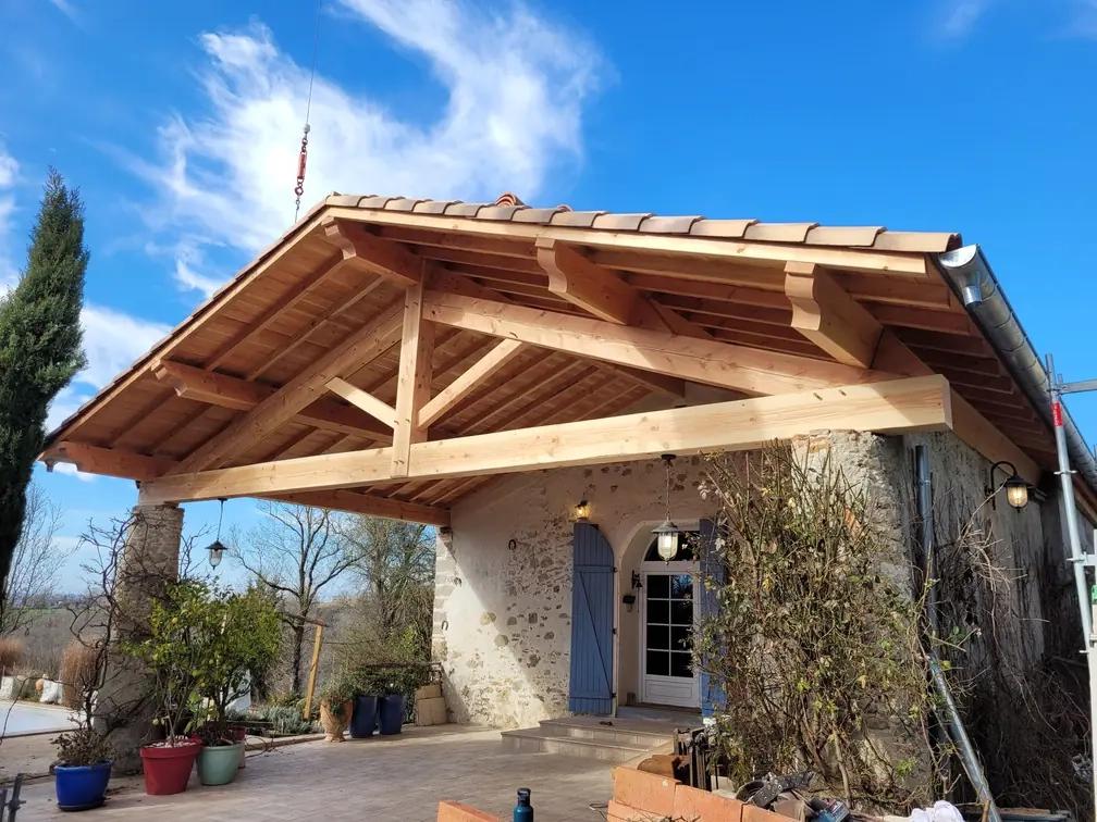 Rénovation d'un auvent sur la commune de Maurens-Spcopont